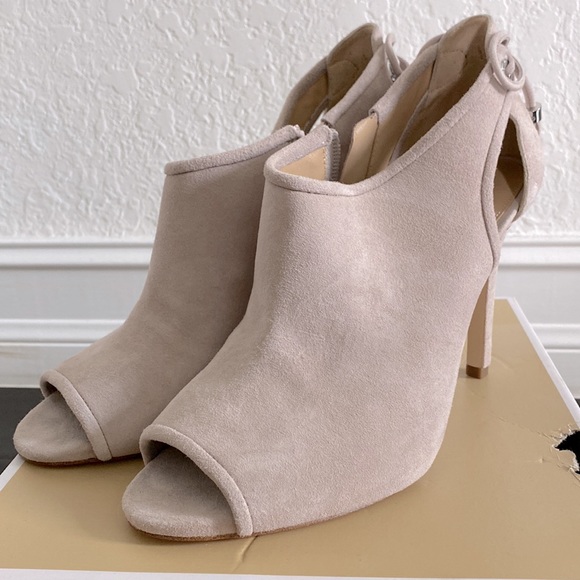 Michael Kors booties - Picture 2 of 10